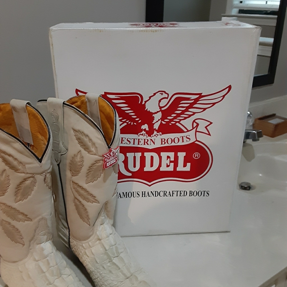 Ladies ostrich detailed Cowboy boots